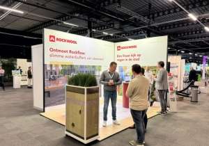 Modulaire-beursstand-met-verhoogde-beursvloer