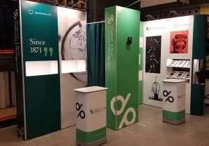 Modulaire Pop-Up stand met verlichte vitrines Modulaire Pop-Up stand met verlichte vitrines