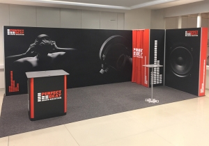 Modulaire pop-up beursstand met bergruimte en balie Modulaire pop-up beursstand met bergruimte en balie