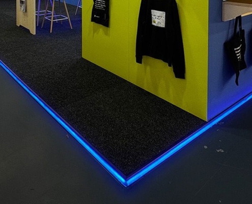 Afwerking met LED-strip is bij de Stand-On vloer ook mogelijk Afwerking met LED-strip is bij de Stand-On vloer ook mogelijk